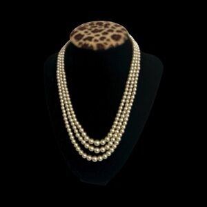 3 strand faux pearls necklace, Jackie Kennedy style
